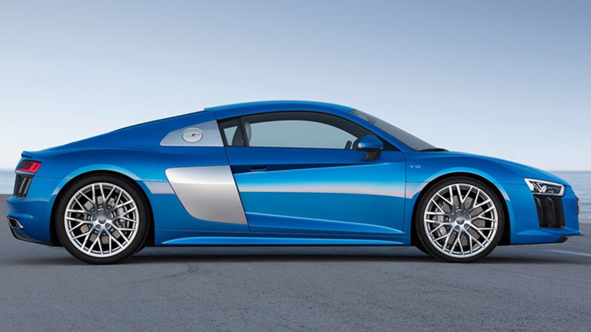 Audi R8 - Ducati Panigale V4