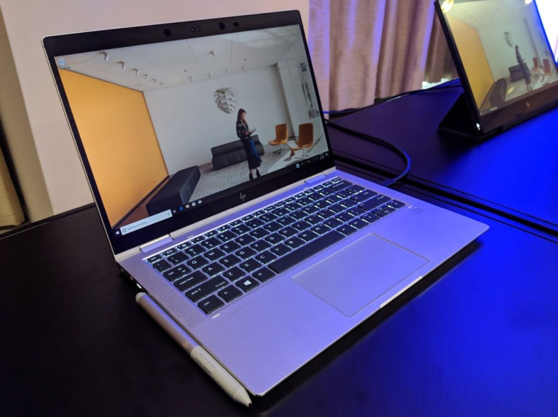 الیت بوک اچ پی