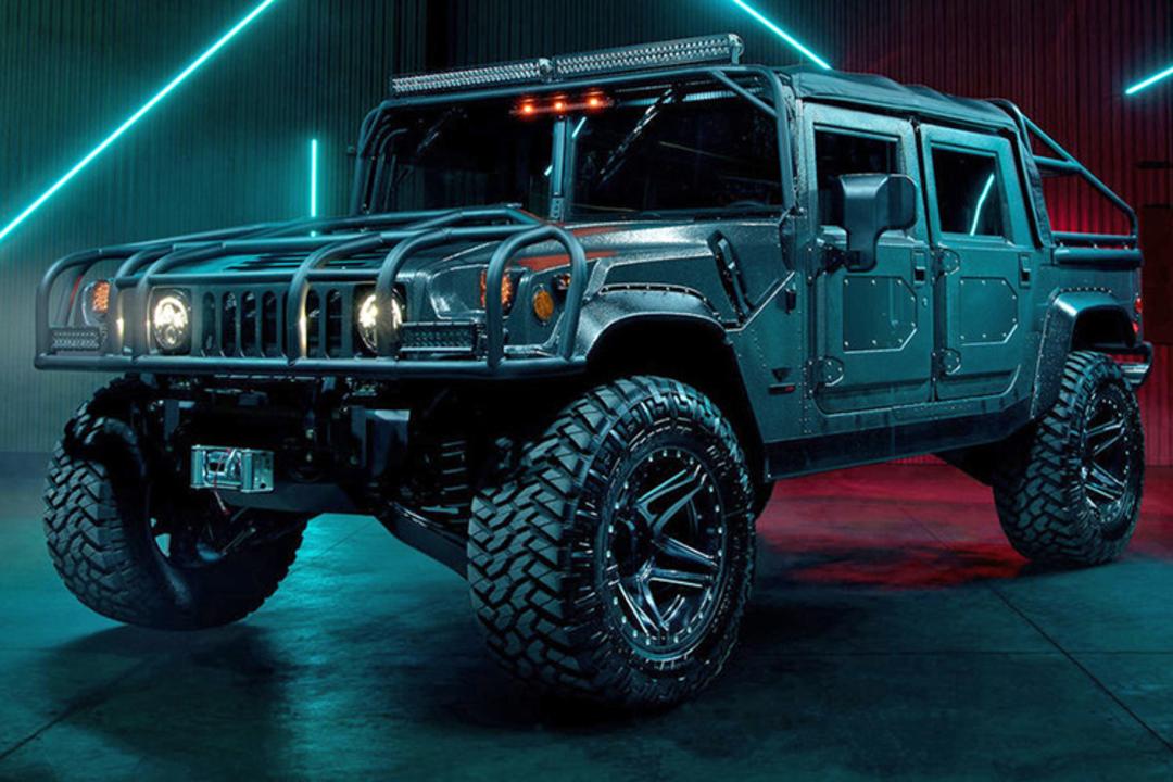 MILITARY-SPEC HUMMER H1