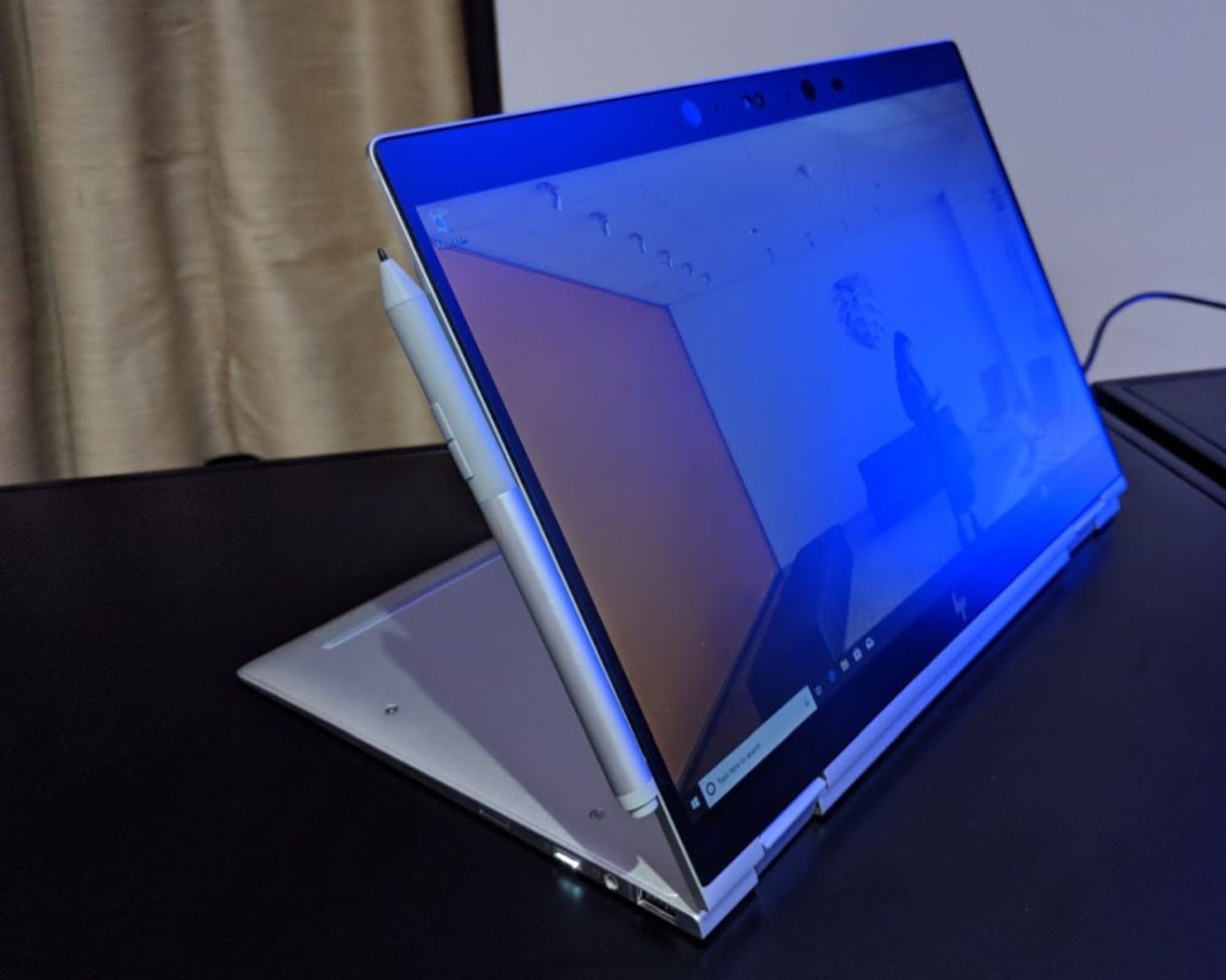 الیت بوک اچ پی