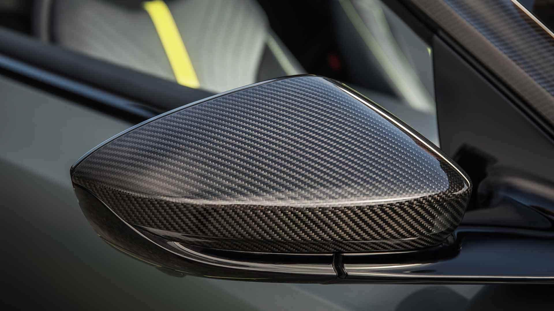 استون مارتین / Aston Martin DB11 AMR