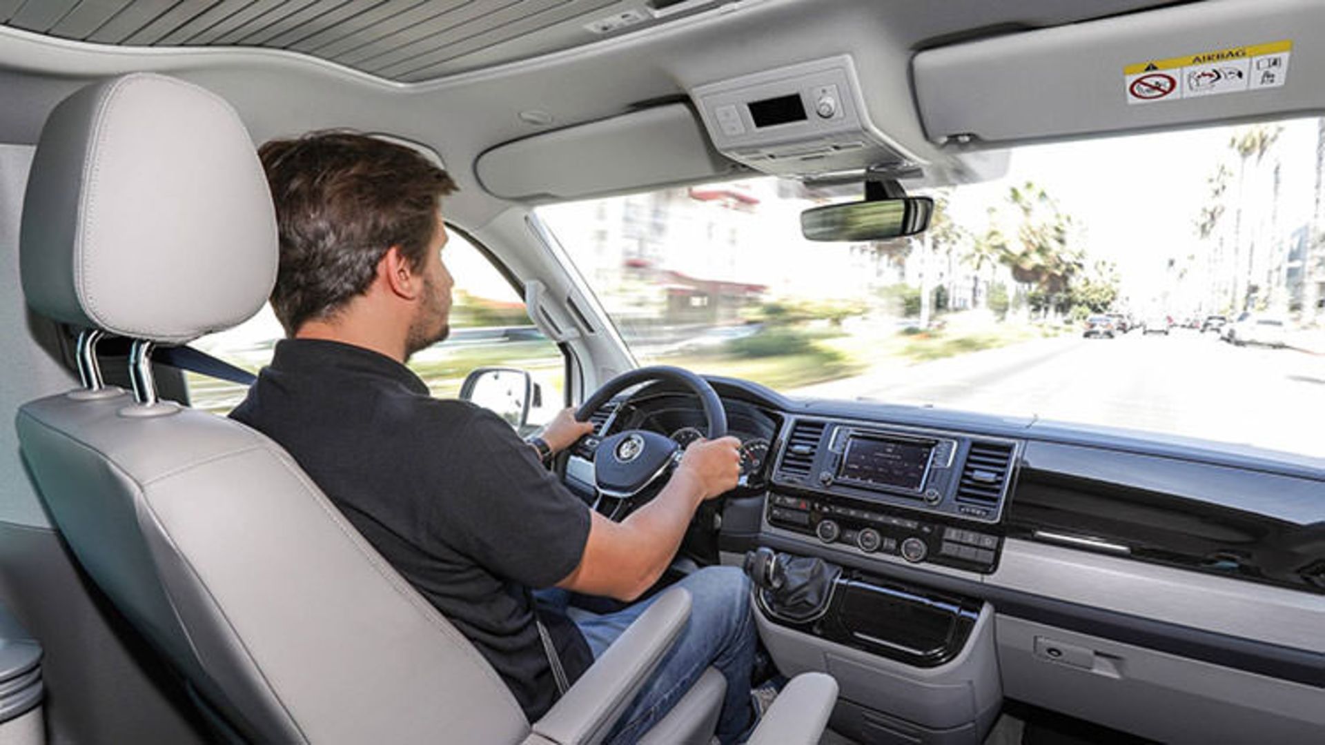 Volkswagen T6 California van / ون تفریحی فولکس‌واگن T6 کالیفرنیا