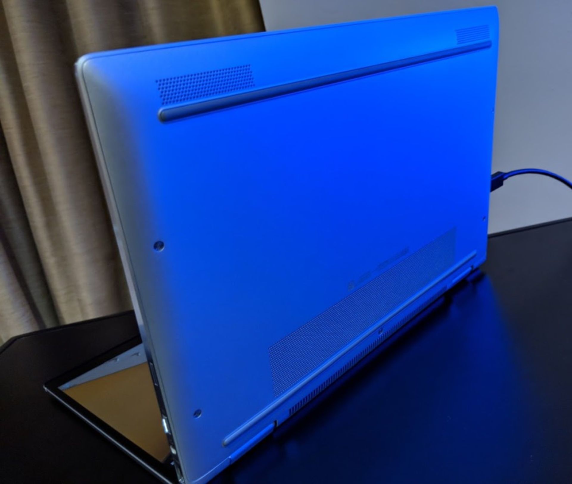 الیت بوک اچ پی