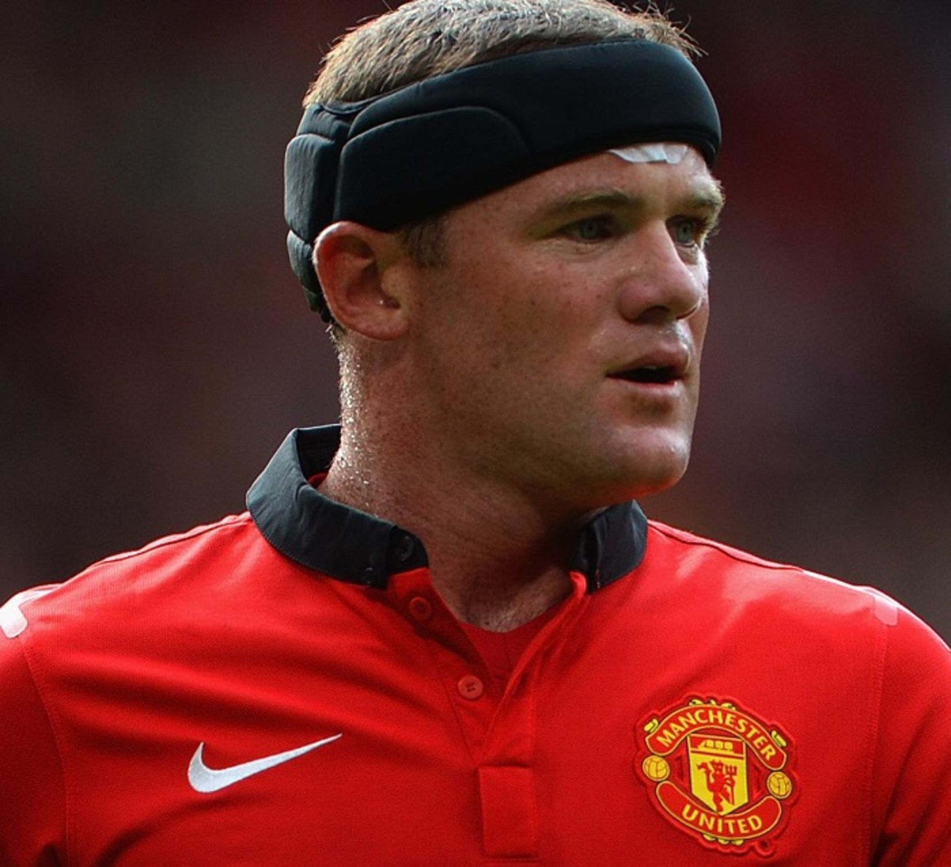 وین رونی محافظ سر سربند مصدومیت