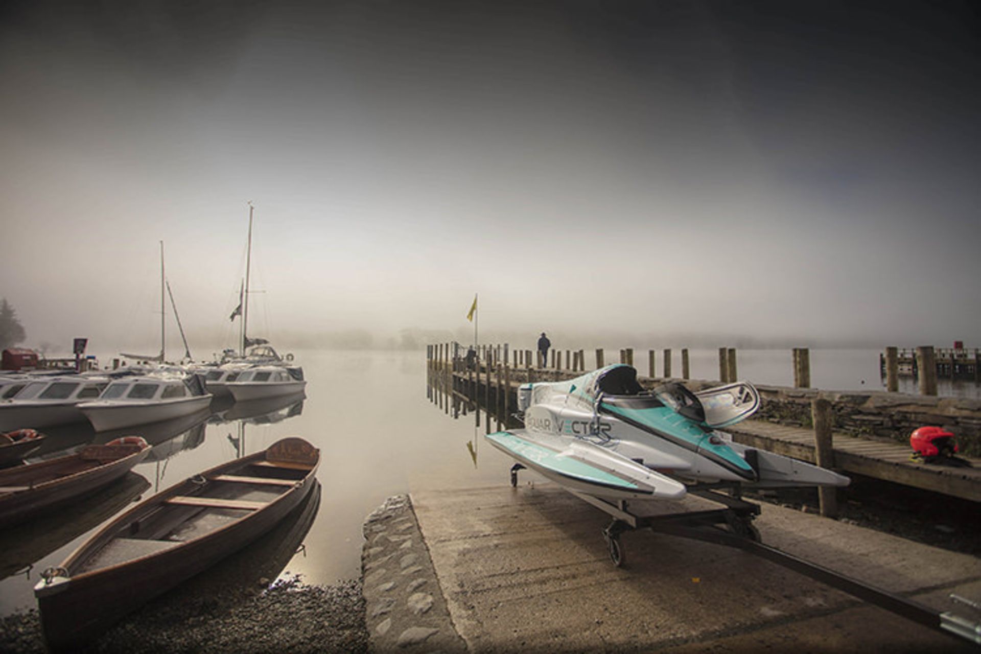 Electric Jaguar Powerboat / قایق برقی جگوار