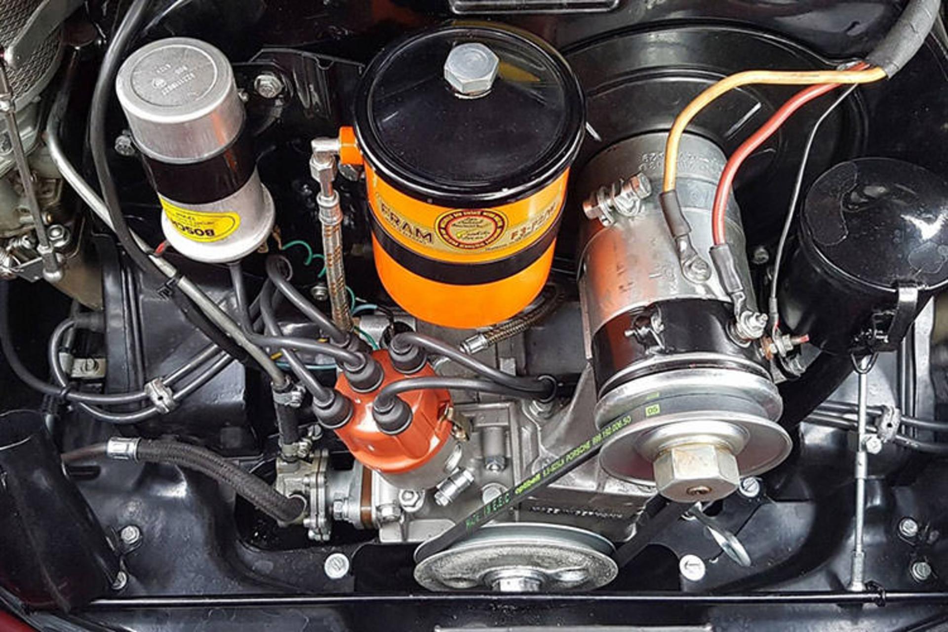 1956 Porsche 356 Speedster / خودروی کلاسیک پورشه 356 اسپیداستر