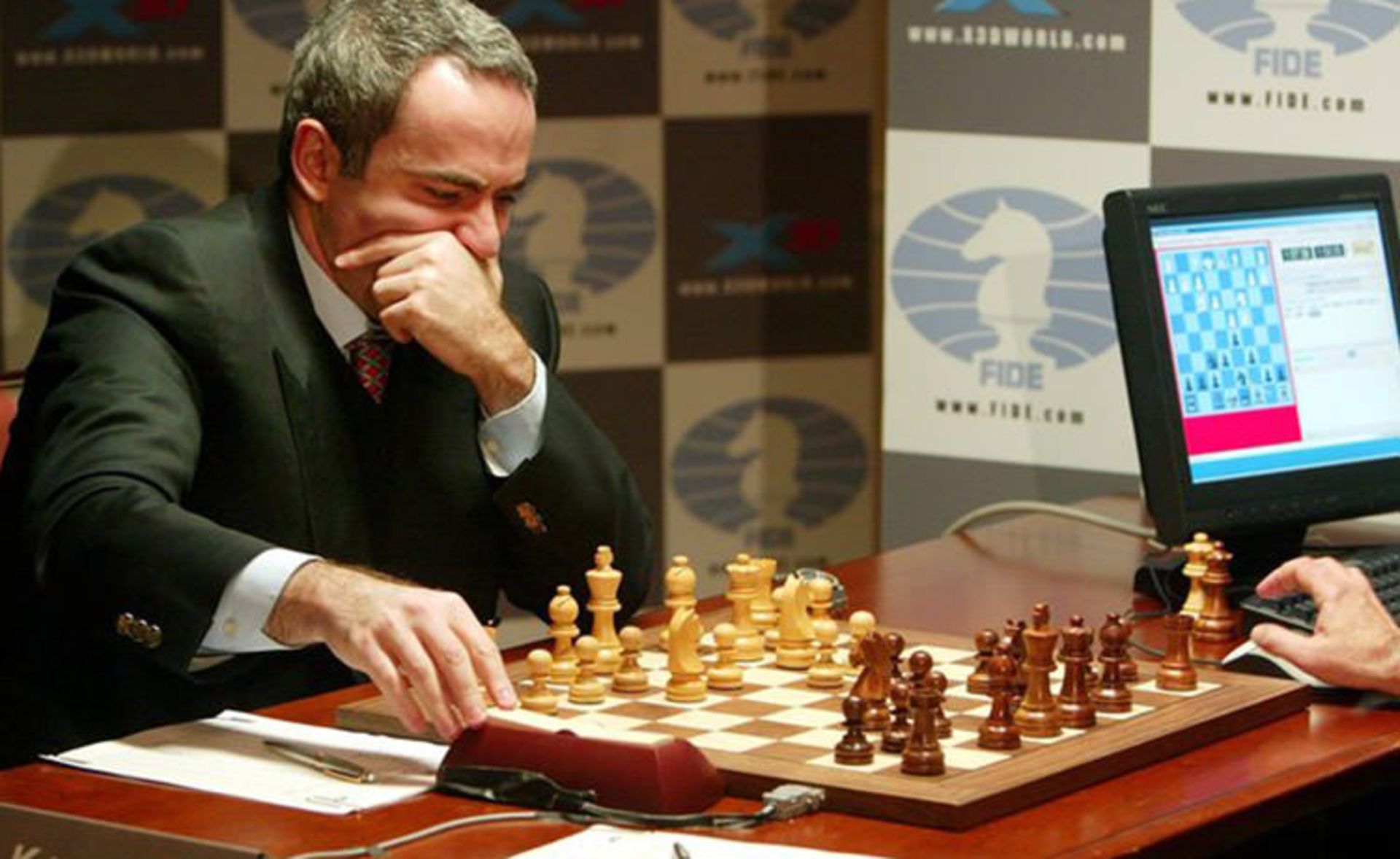 ماشین هوشمند مکعب روبیک