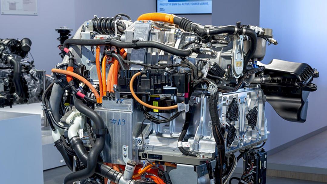BMW FCEV Hydrogen Car / خودروی الکتریکی پیل سوختی هیدروژنی بی‌ام‌و