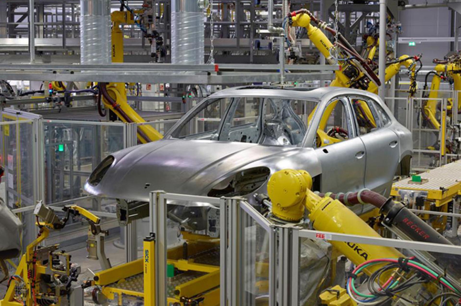 porsche factory کارخانه خودروسازی