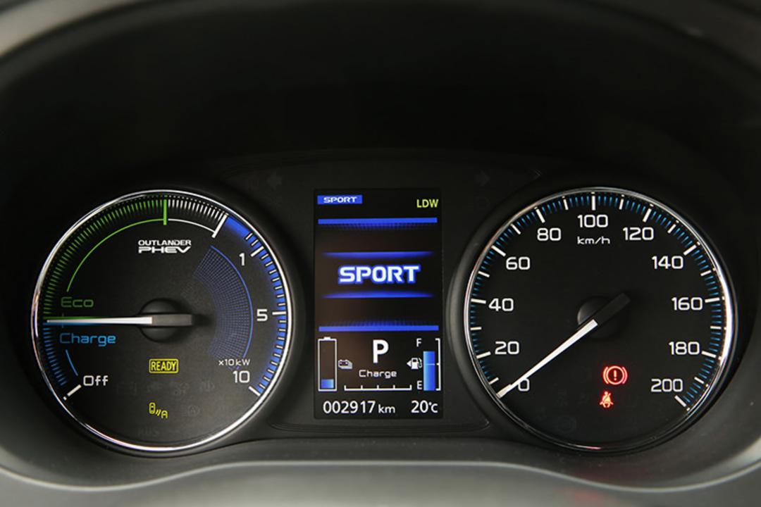 میتسوبیشی اوتلندر پلاگین هیبرید / Mitsubishi Outlander PHEV 2019