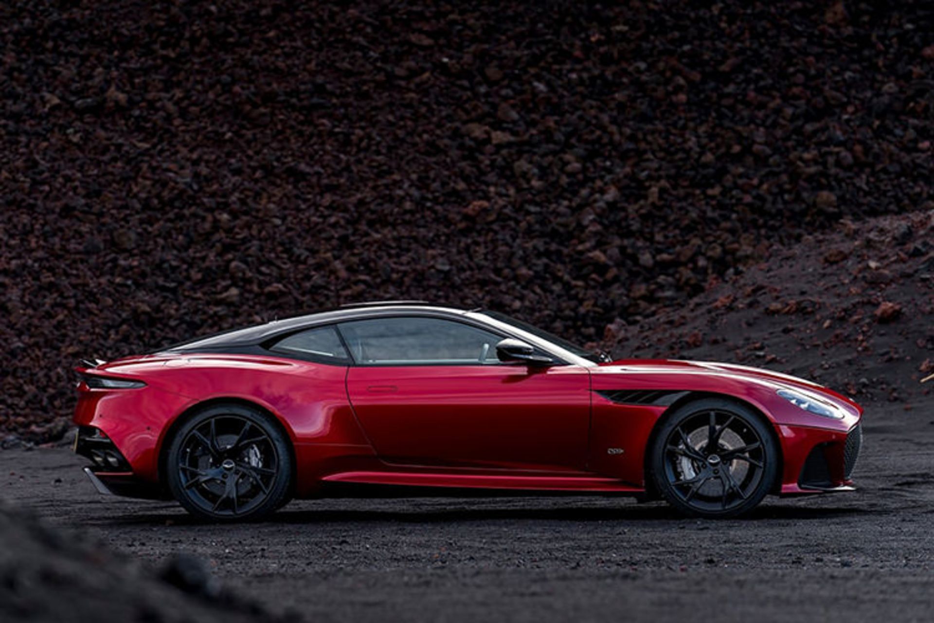 Aston Martin DBS Superleggera / استون مارتین