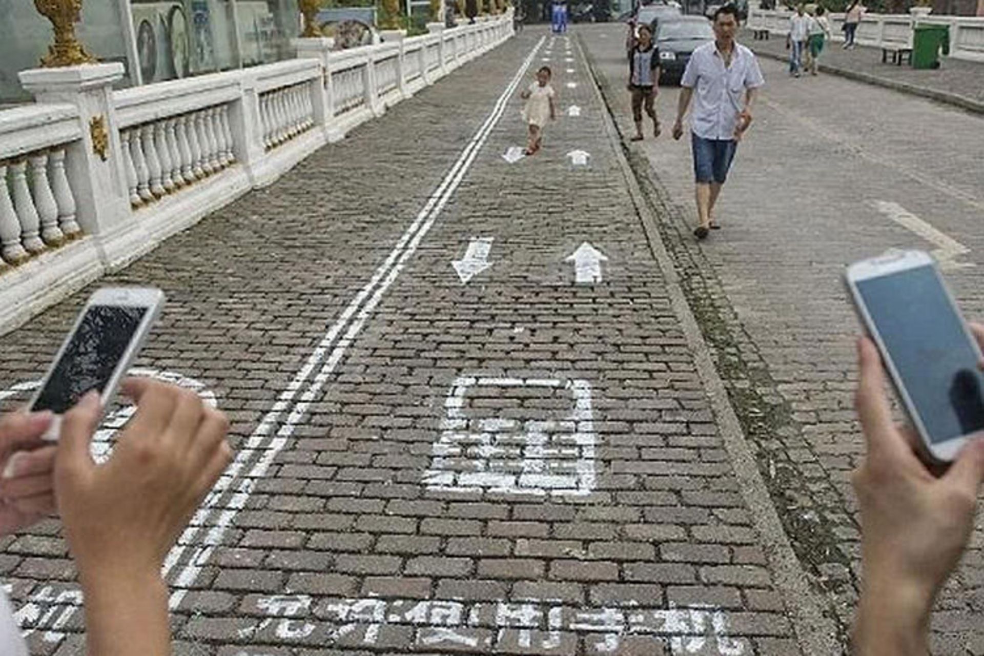 پیاده رو مخصوص موبایل 