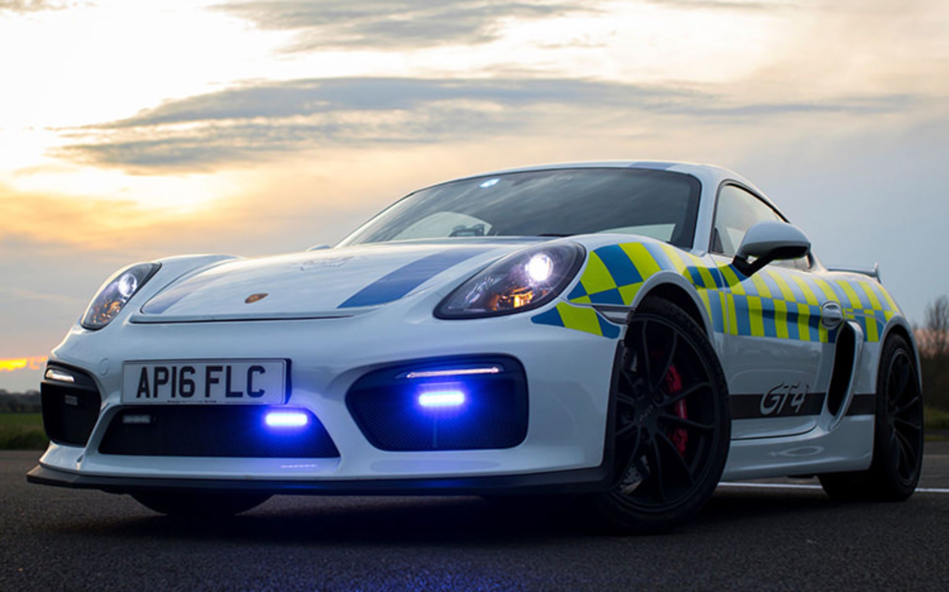 Police Car / خودروی پلیس