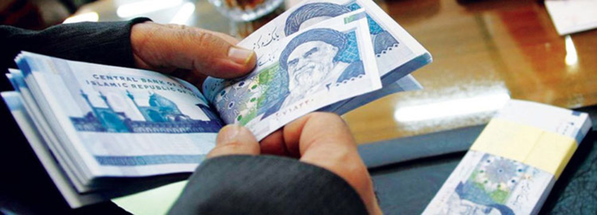 رابطه‌ی دستمزد و رضایت شغلی کارمندان