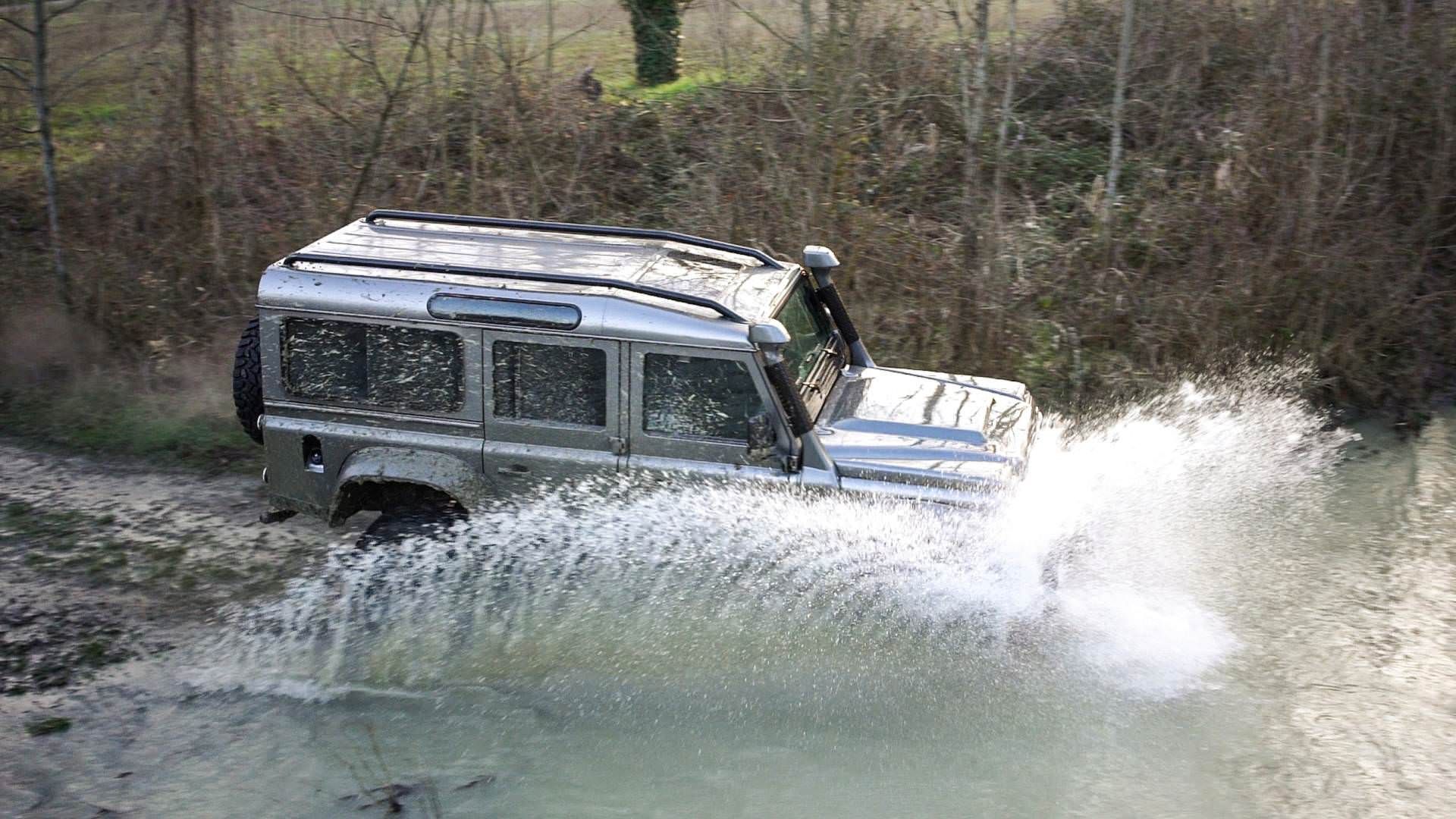 Land Rover Defender / شاسی‌بلند آف‌رود لندرور دیفندر