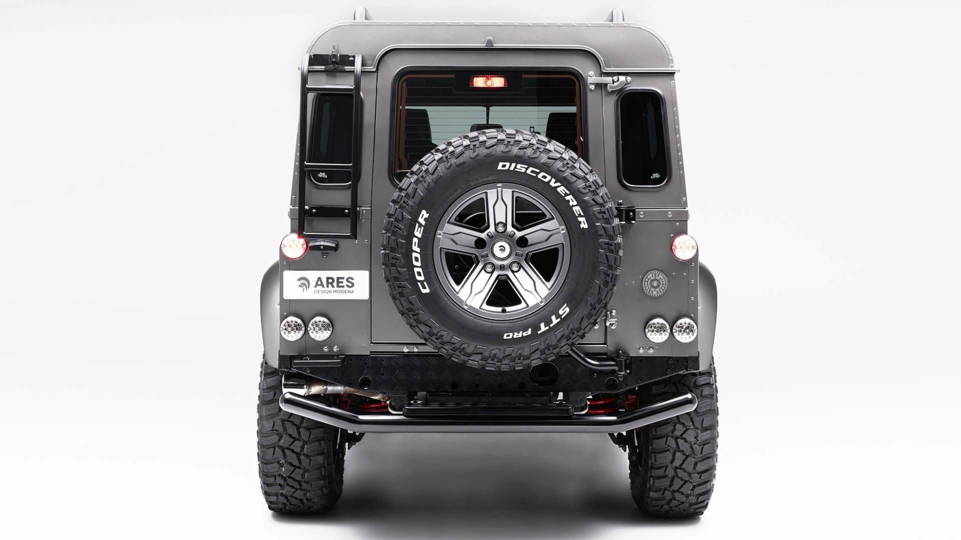 Land Rover Defender / شاسی‌بلند آف‌رود لندرور دیفندر