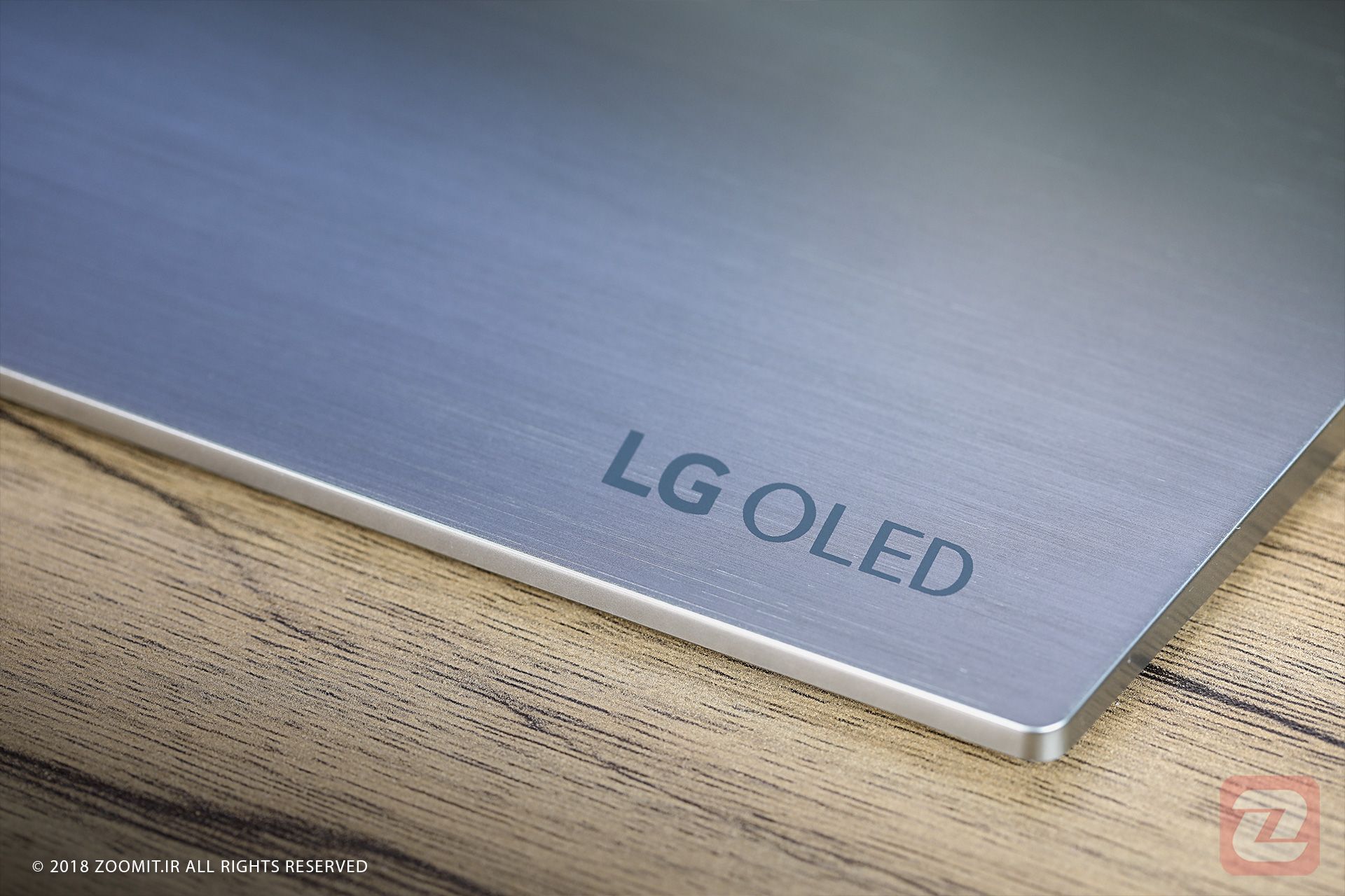 عبارت LG OLED روی پایه تلویزیون B7 OLED ال جی / LG B7 OLED