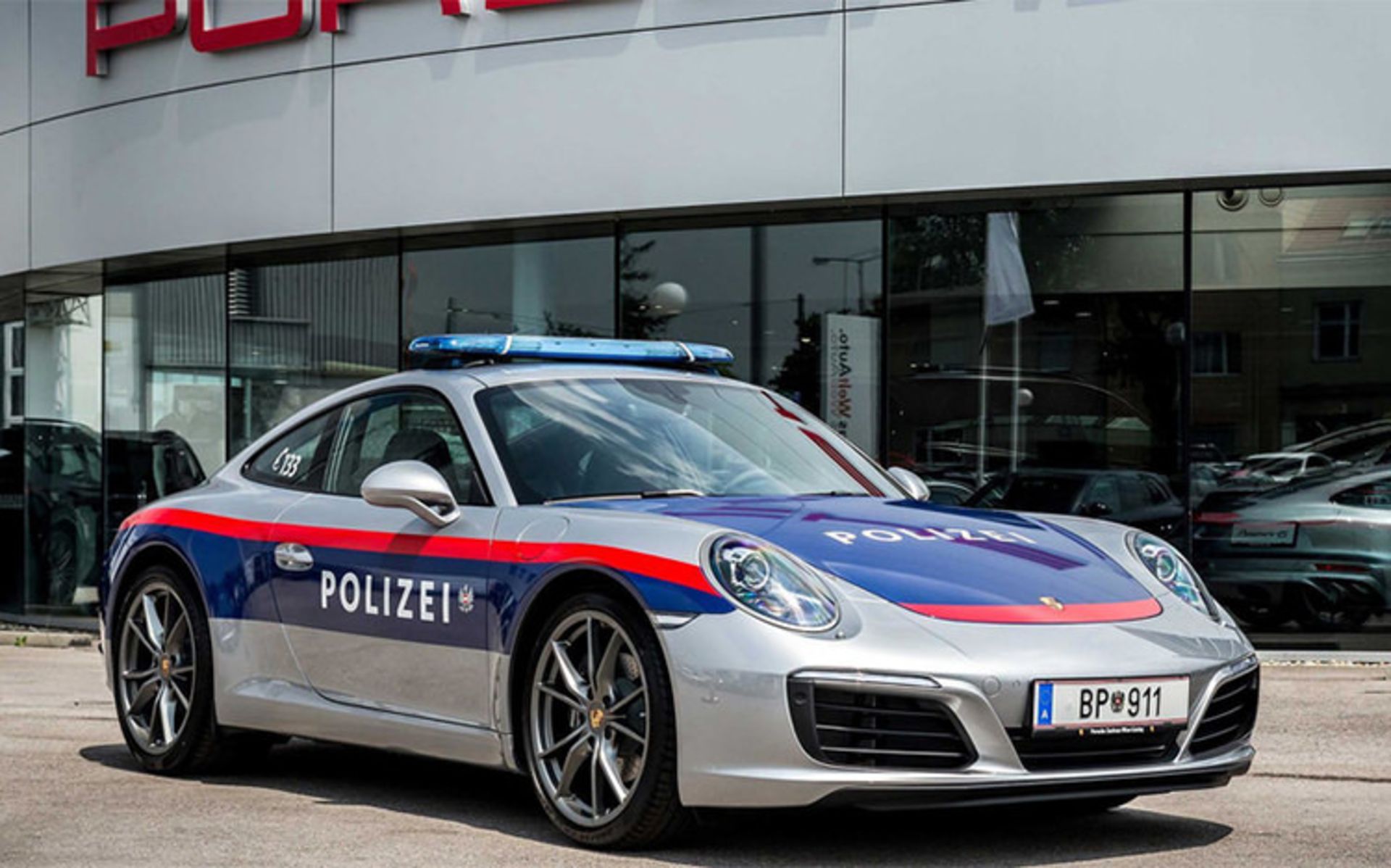 Police Car / خودروی پلیس