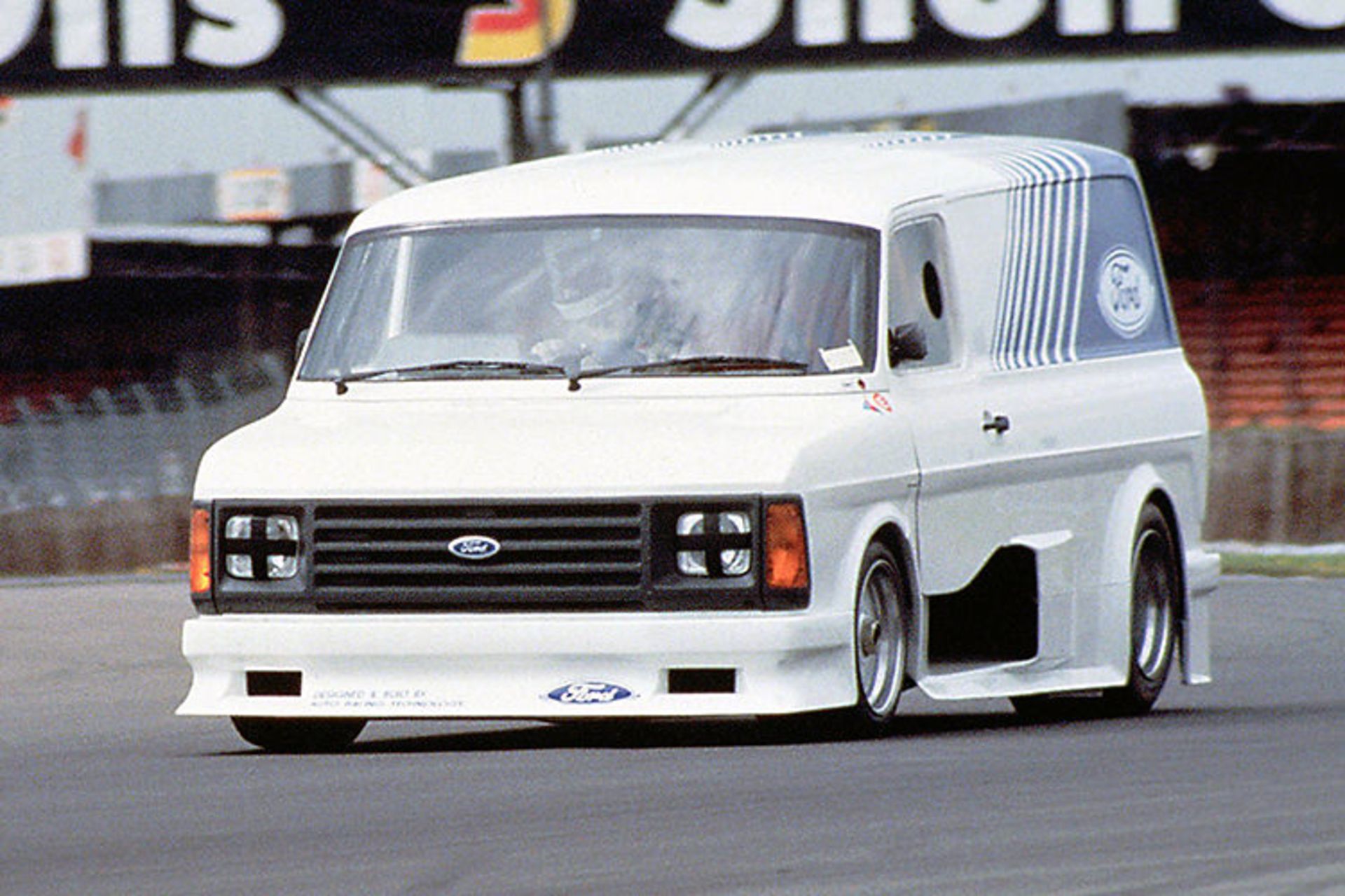 Ford Transit Supervan 2