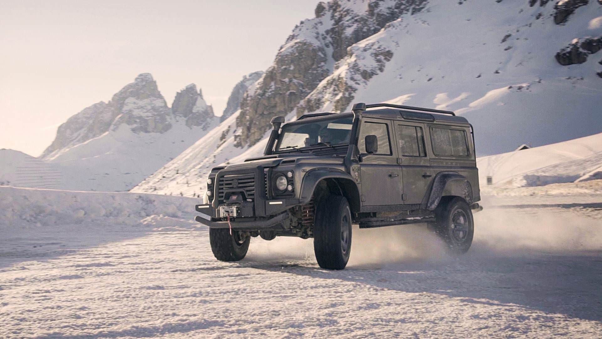 Land Rover Defender / شاسی‌بلند آف‌رود لندرور دیفندر