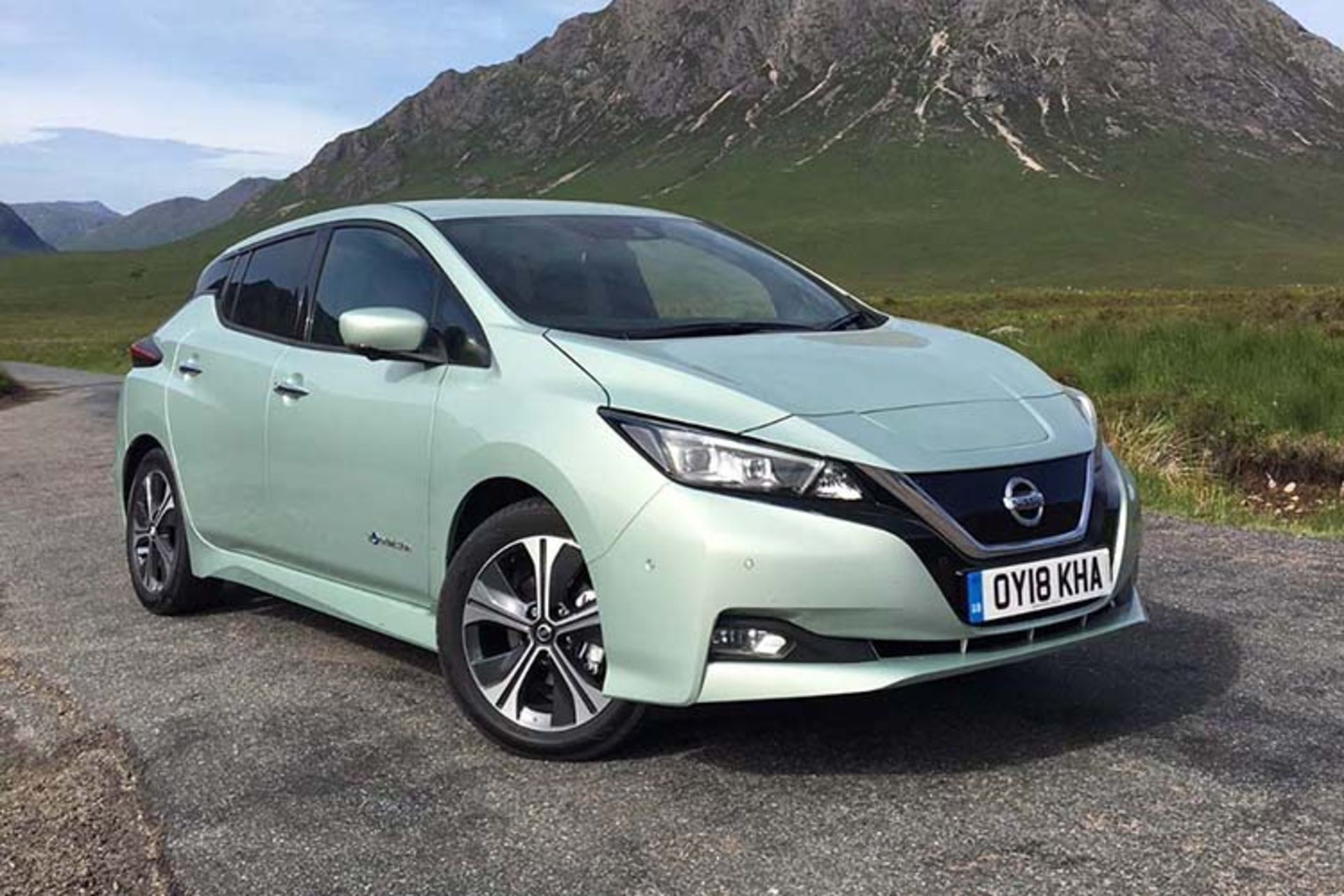 Nissan LEAF electric car / خودروی برقی نیسان لیف