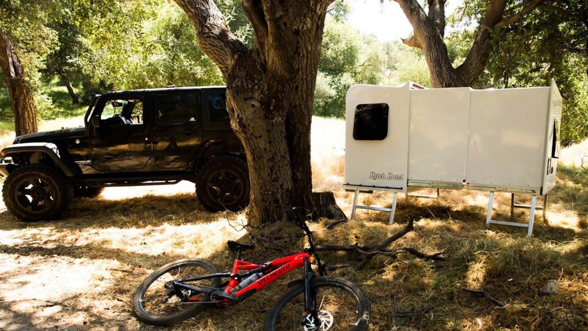 تریلر مسافرتی هیتچ هتل / Hitch Hotel