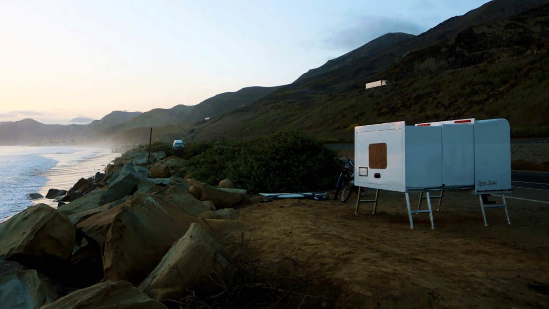 تریلر مسافرتی هیتچ هتل / Hitch Hotel