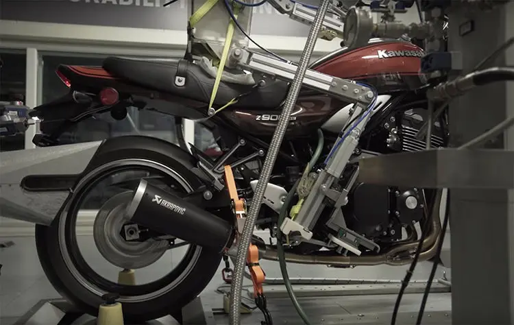 Akrapovic Motorcycle-Riding Robot / ربات موتورسوار آکراپوویچ