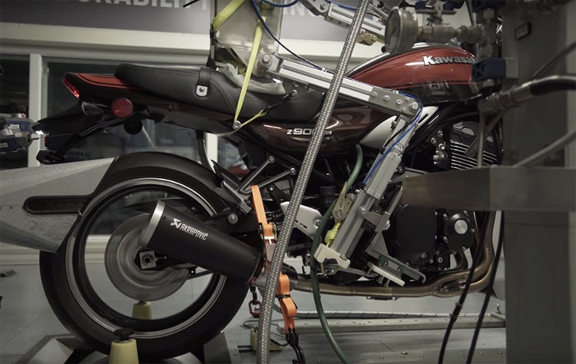 Akrapovic Motorcycle-Riding Robot / ربات موتورسوار آکراپوویچ