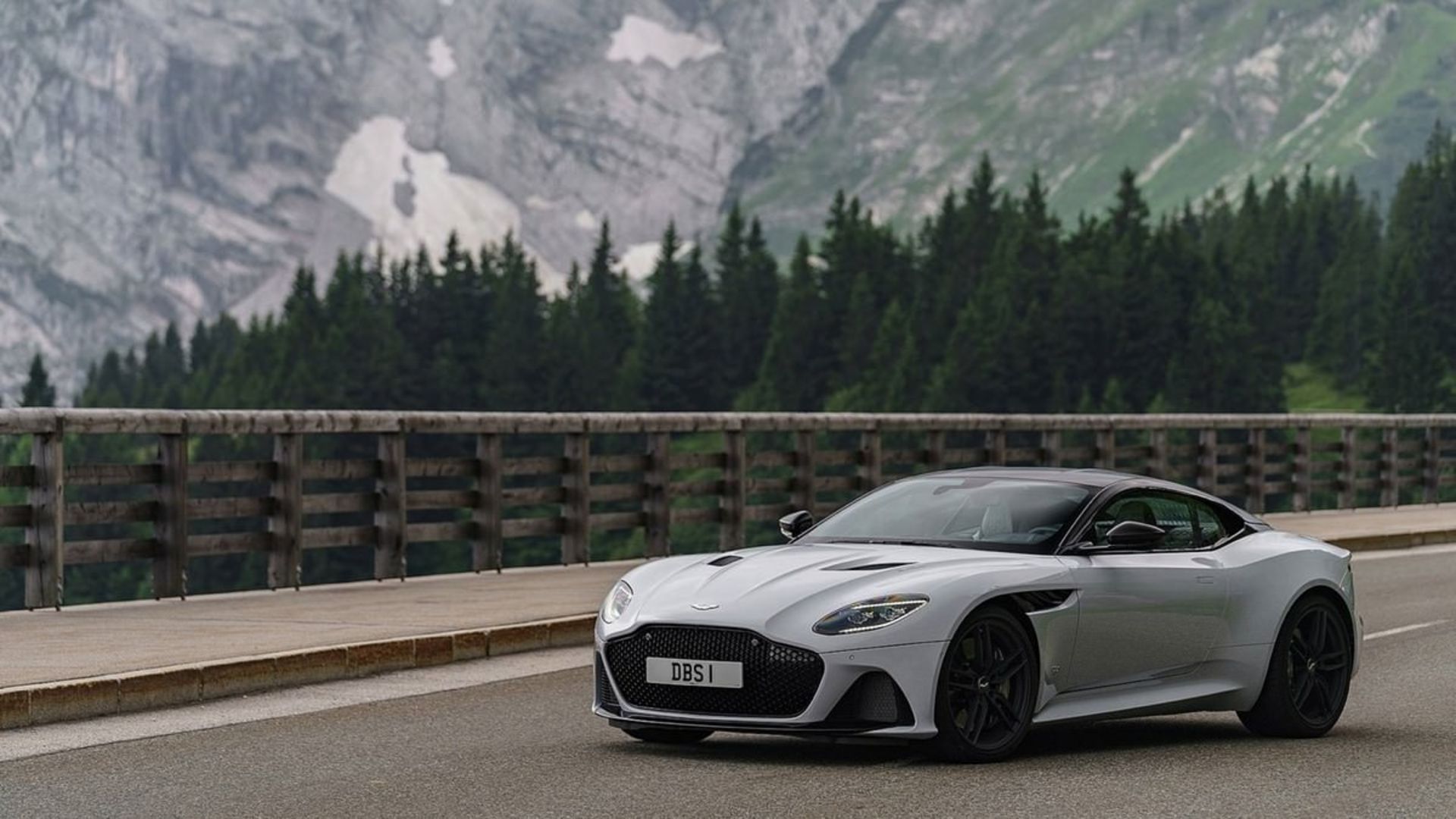 2019 Aston Martin DBS Superleggera