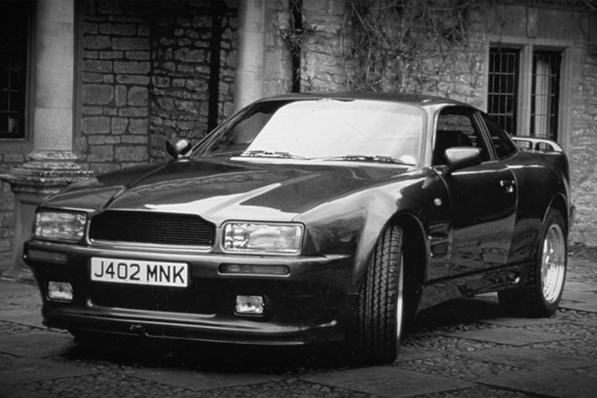 aston martin / استون مارتین ویراژ