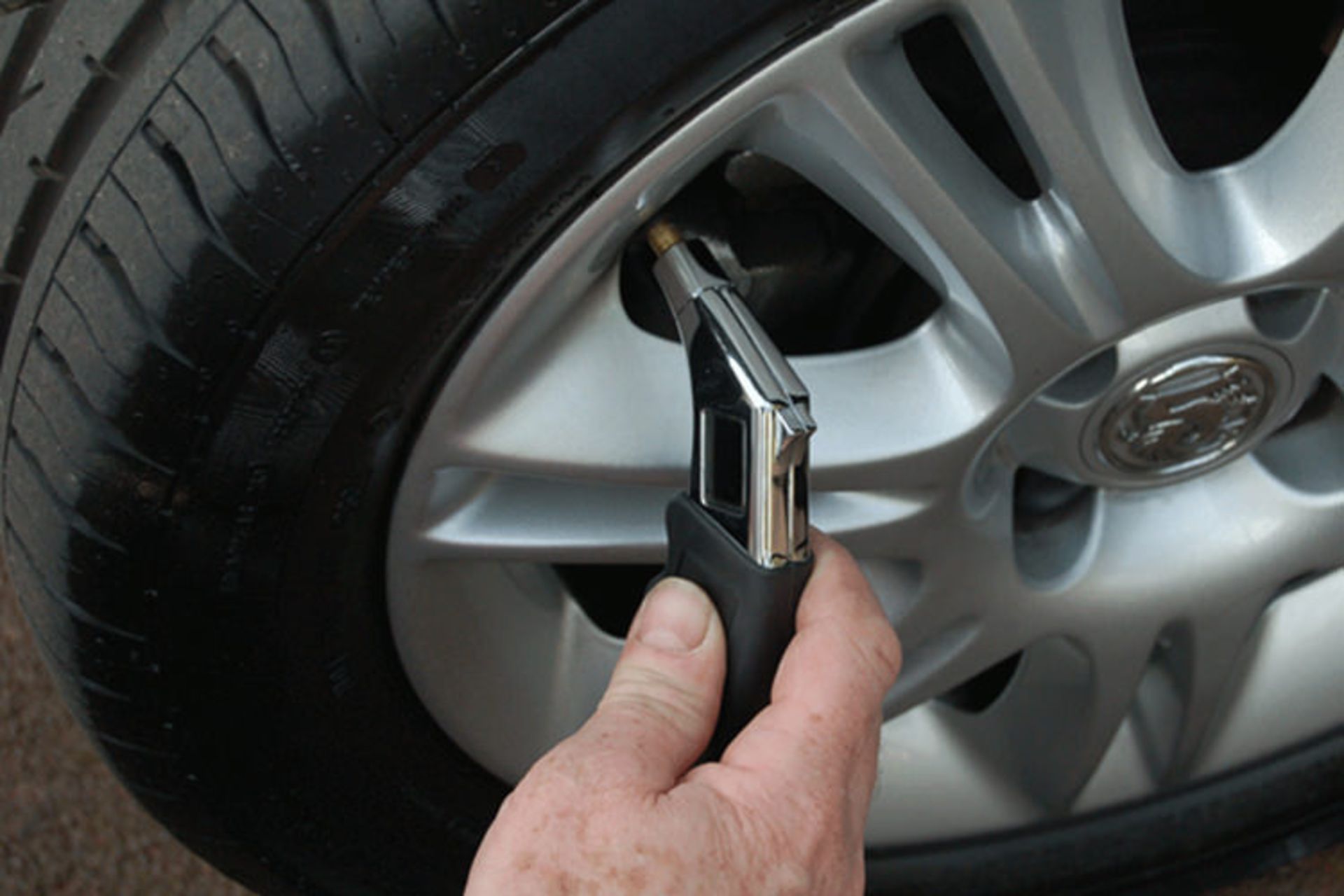 ترکیدن تایر لاستیک 