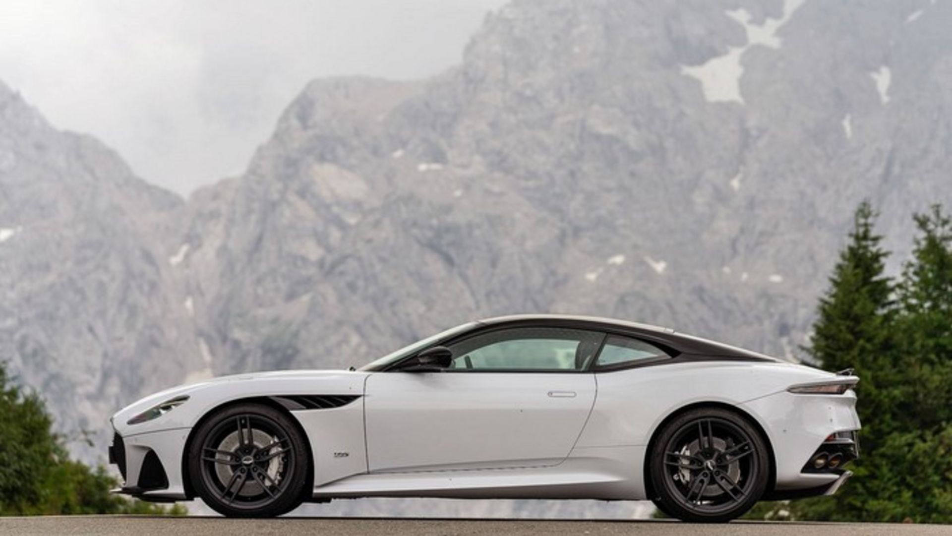 2019 Aston Martin DBS Superleggera