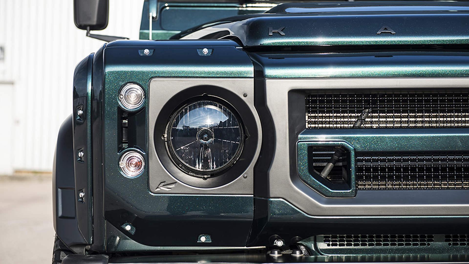 Kahn Design Land Rover Defender Pickup / پیک‌آپ لندرور دیفندر کان دیزاین