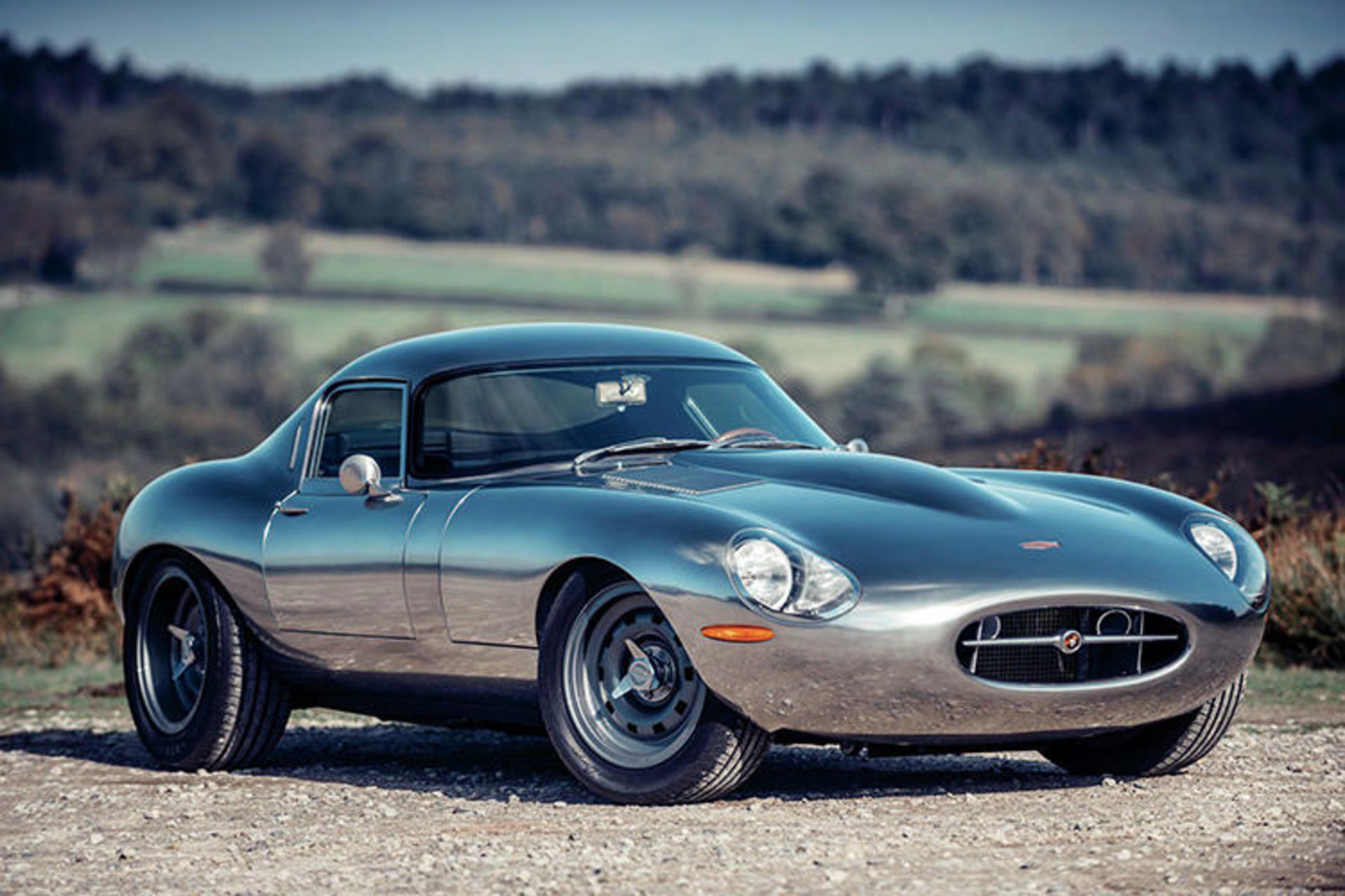 Jaguar E-Type Restomod / خودروی کلاسیک جگوار ای-تایپ رستومود