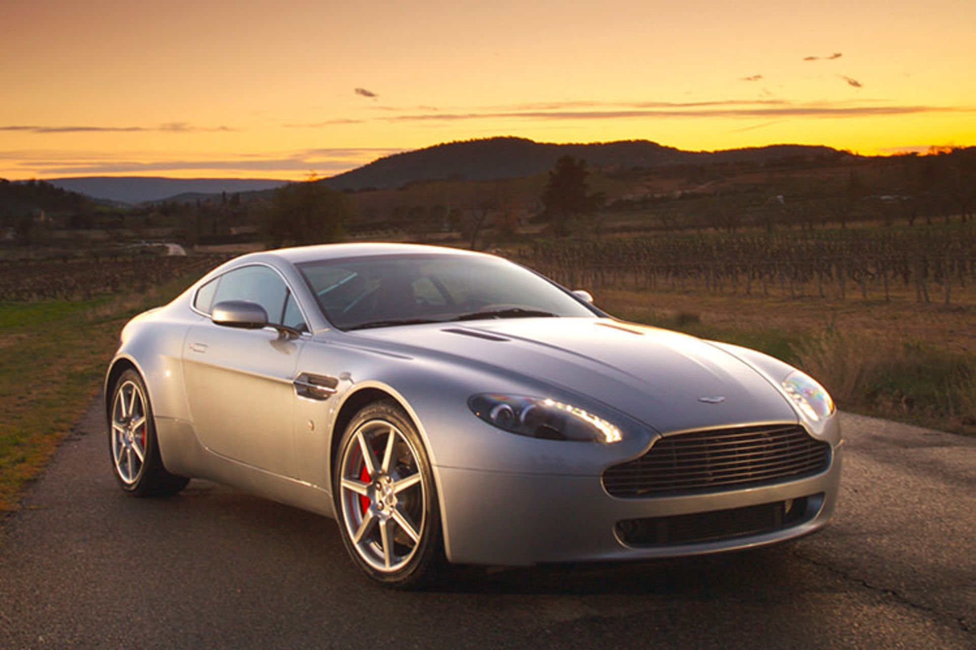 Aston Martin Vantage V8