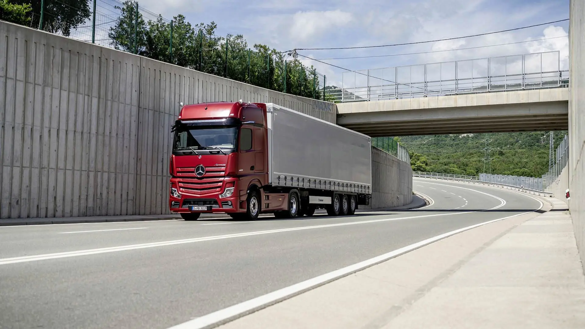 Mercedes Actros truck / کامیون مرسدس بنز آکتروس