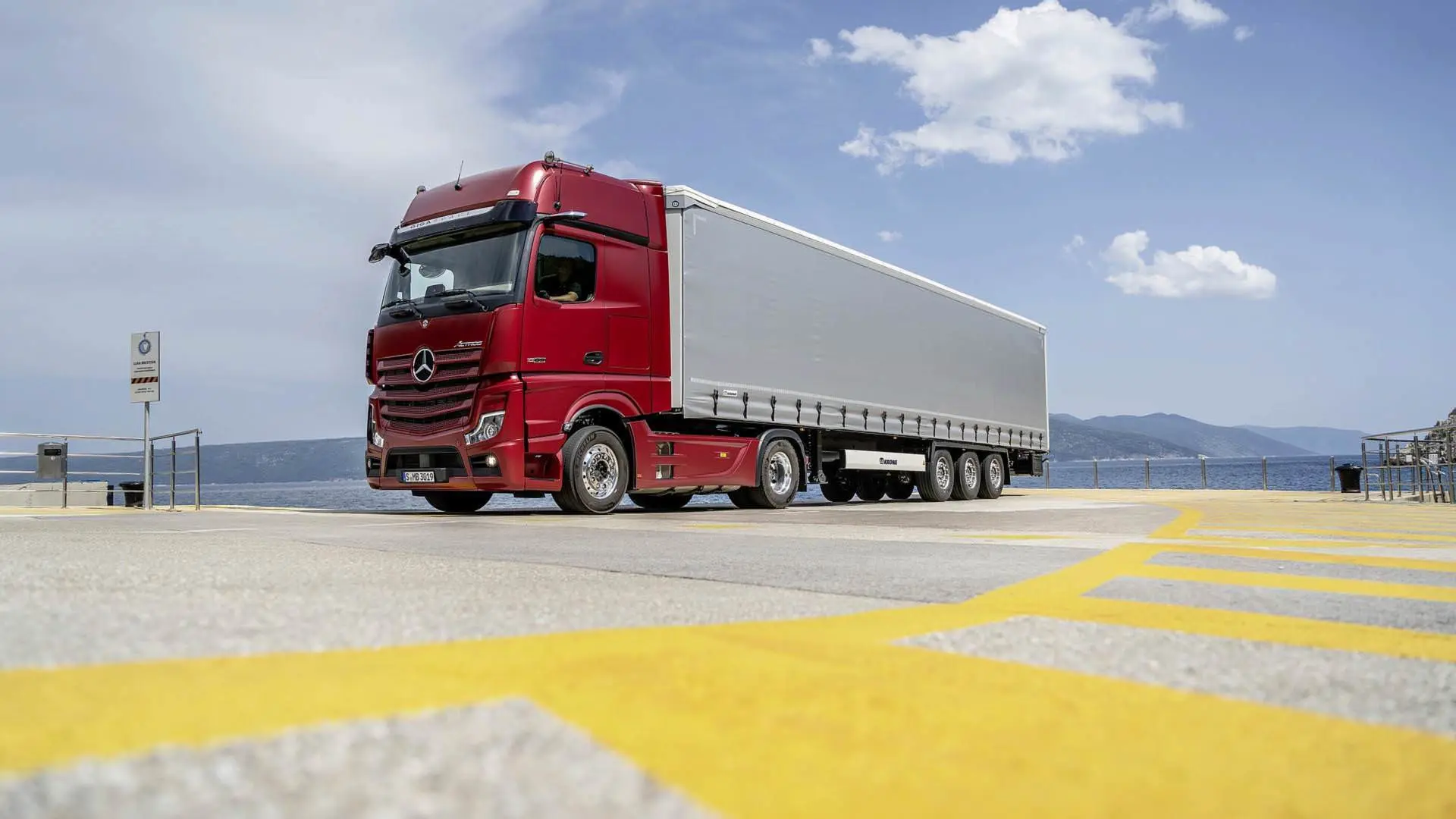 Mercedes Actros truck / کامیون مرسدس بنز آکتروس