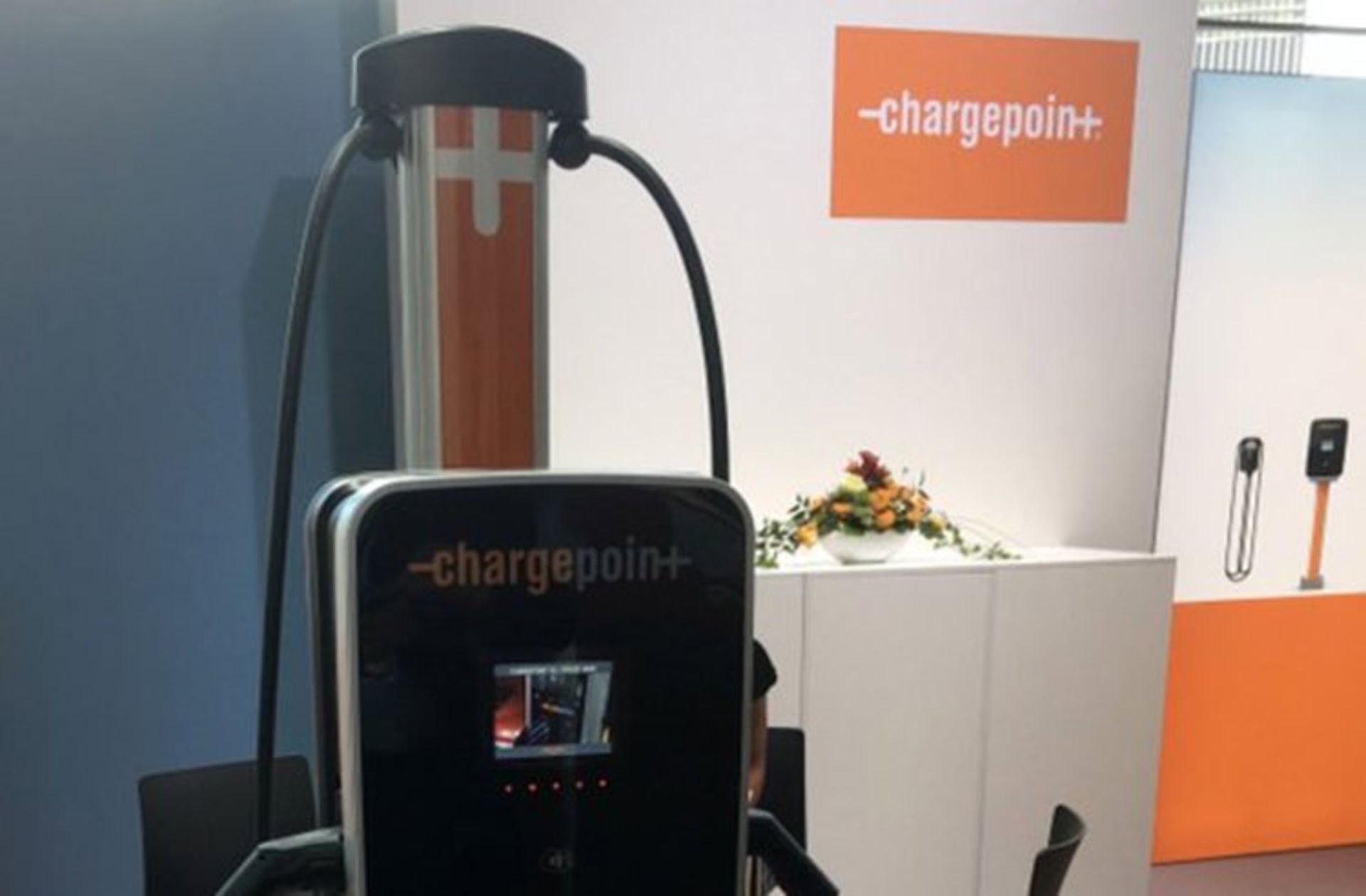 ChargePoint EV charging / شارژر خودروی برقی شارژپوینت