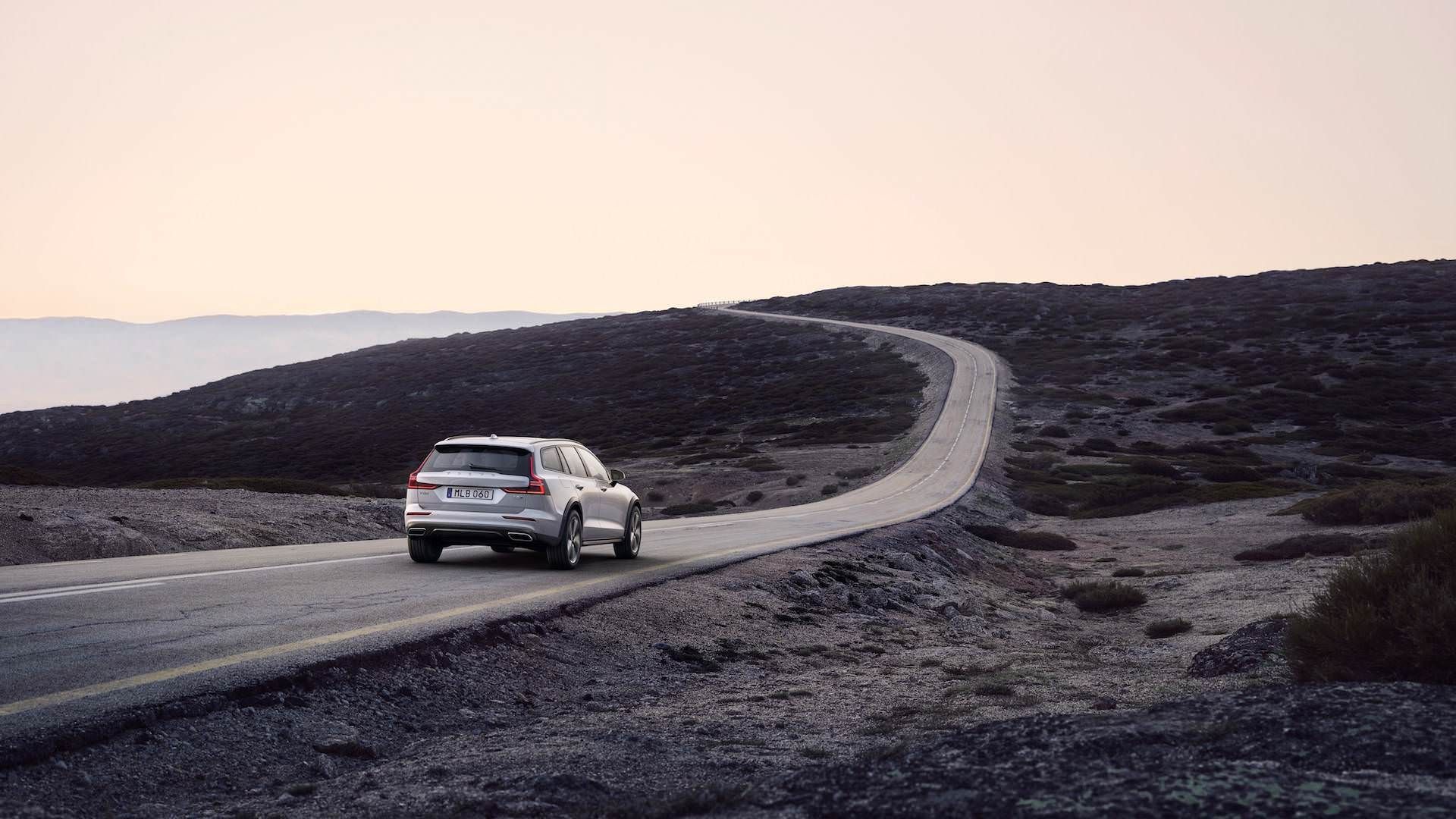 2020 Volvo V60 Cross Country / کراس‌اور ولوو V60 کراس کانتری 2020