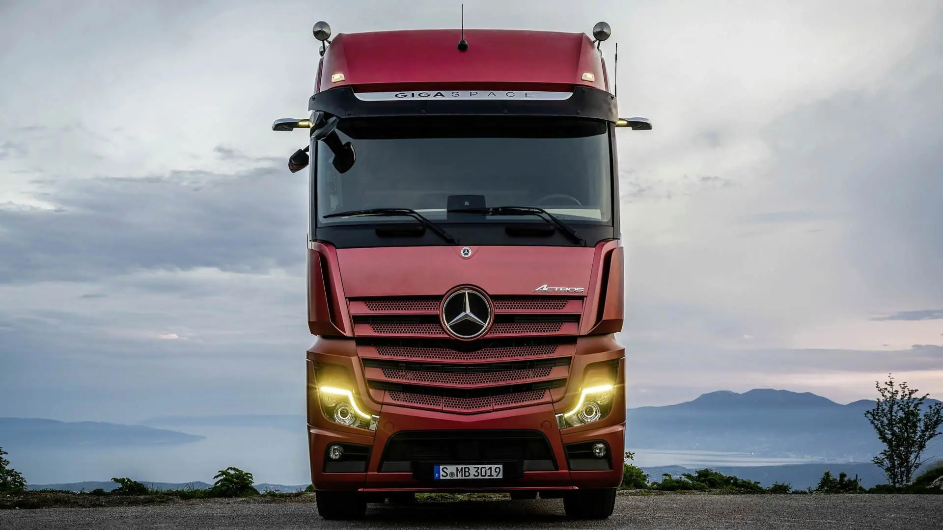Mercedes Actros truck / کامیون مرسدس بنز آکتروس