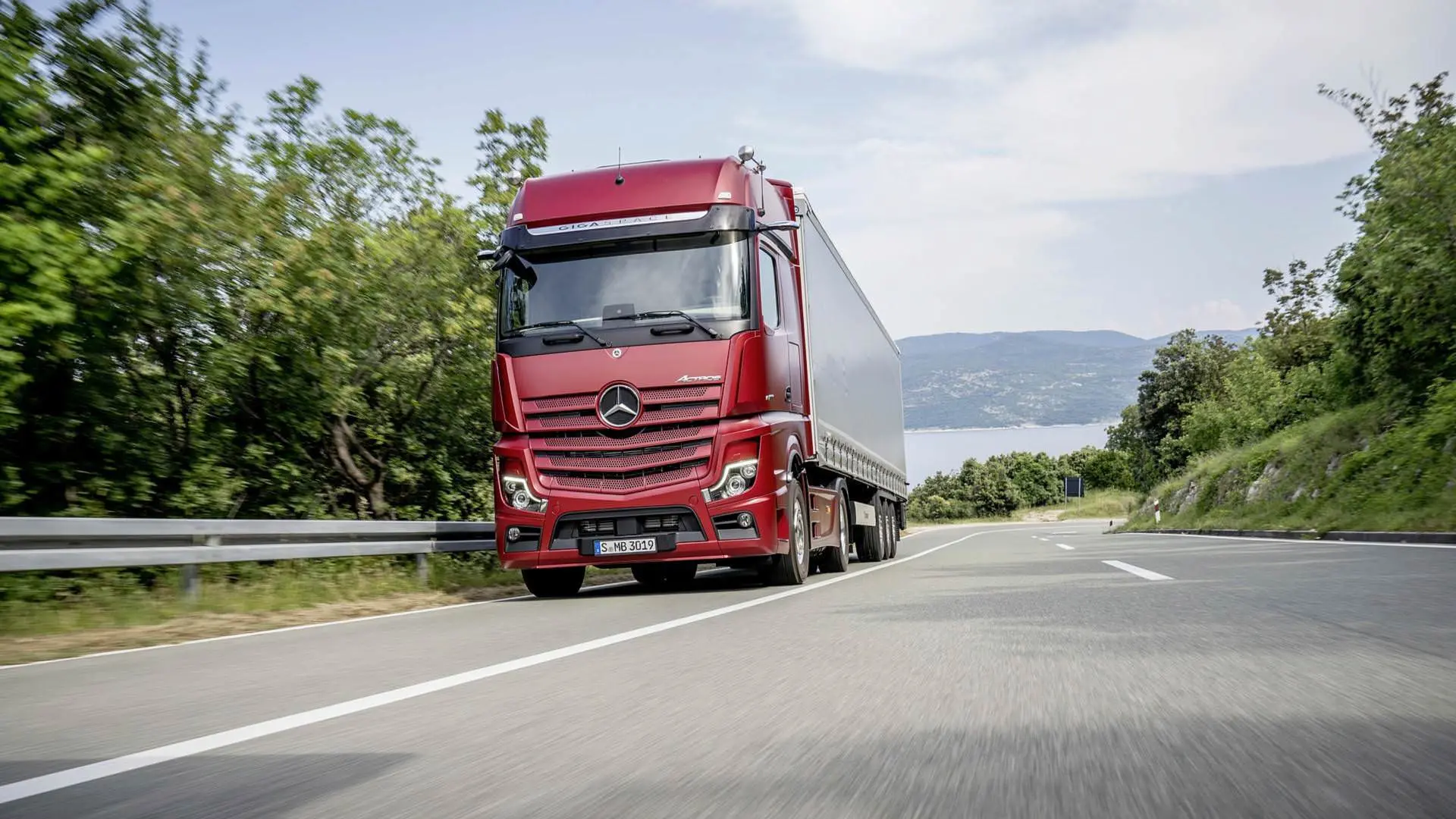 Mercedes Actros truck / کامیون مرسدس بنز آکتروس
