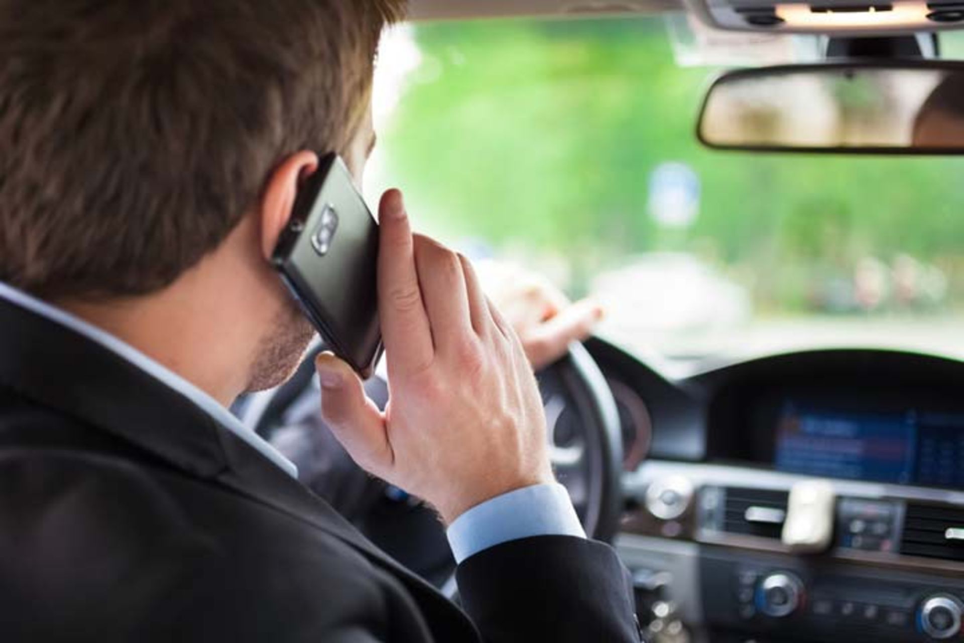 بدنه اتومبیل می‌تواند به مانند قفس فارادی عمل کند؟