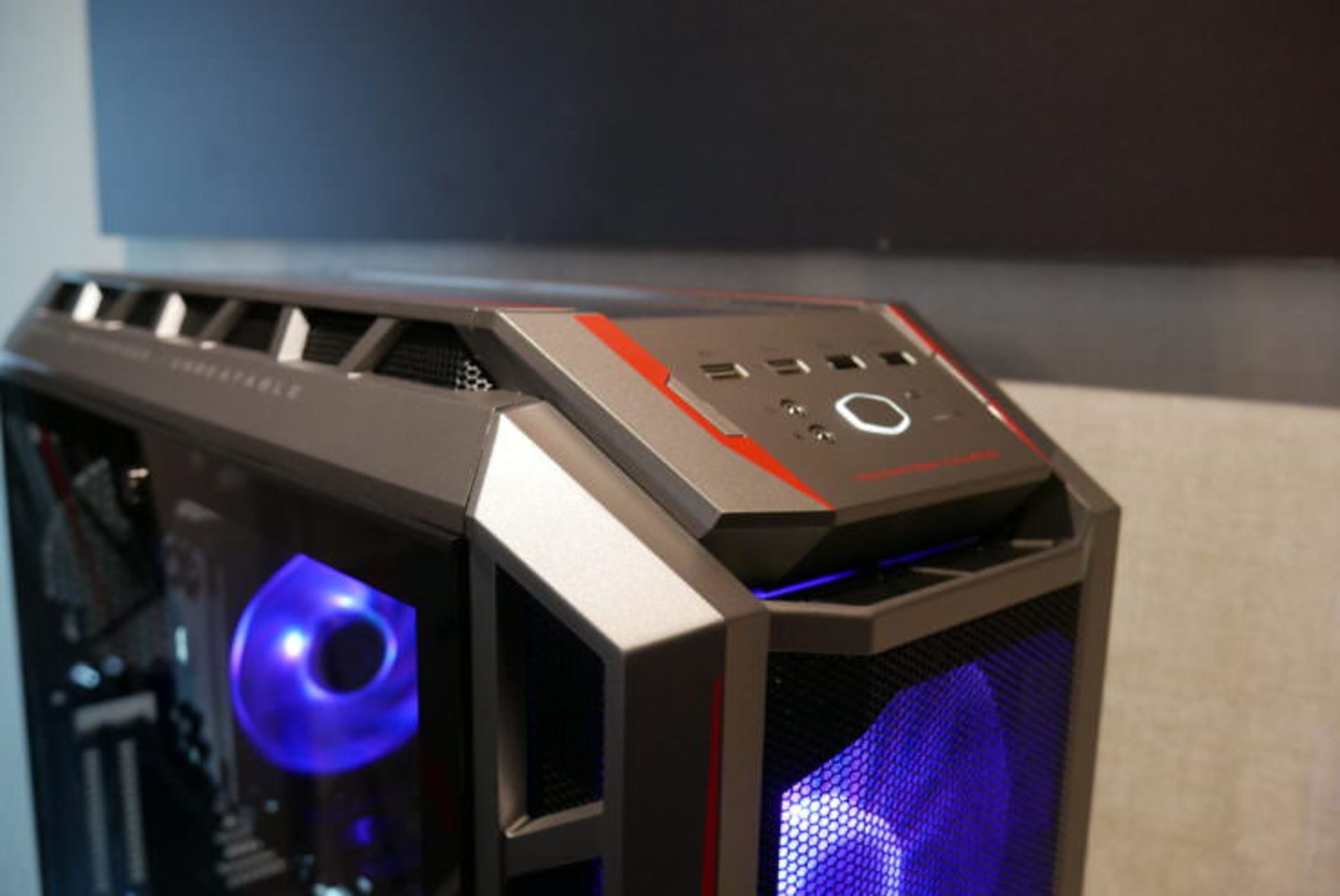 MasterCase H500P Mesh Phantom Gaming Edition و MasterBox K500