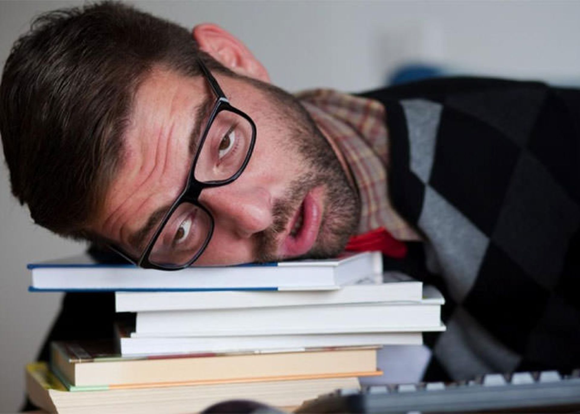 اثر بی خوابی بر آلزایمر