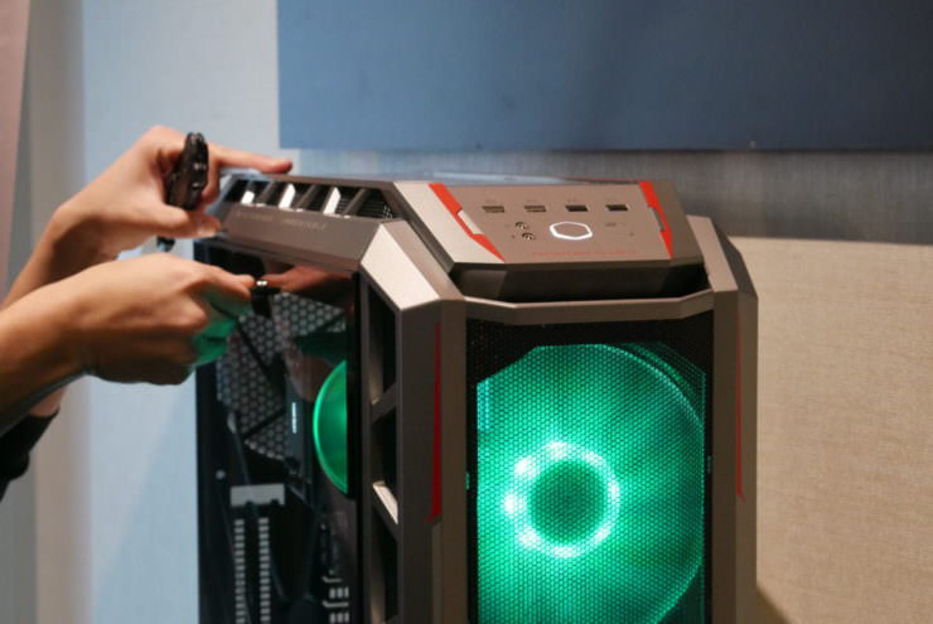 MasterCase H500P Mesh Phantom Gaming Edition و MasterBox K500
