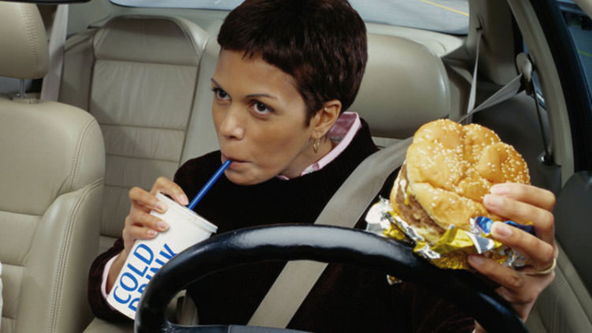 غذا خوردن داخل خودرو