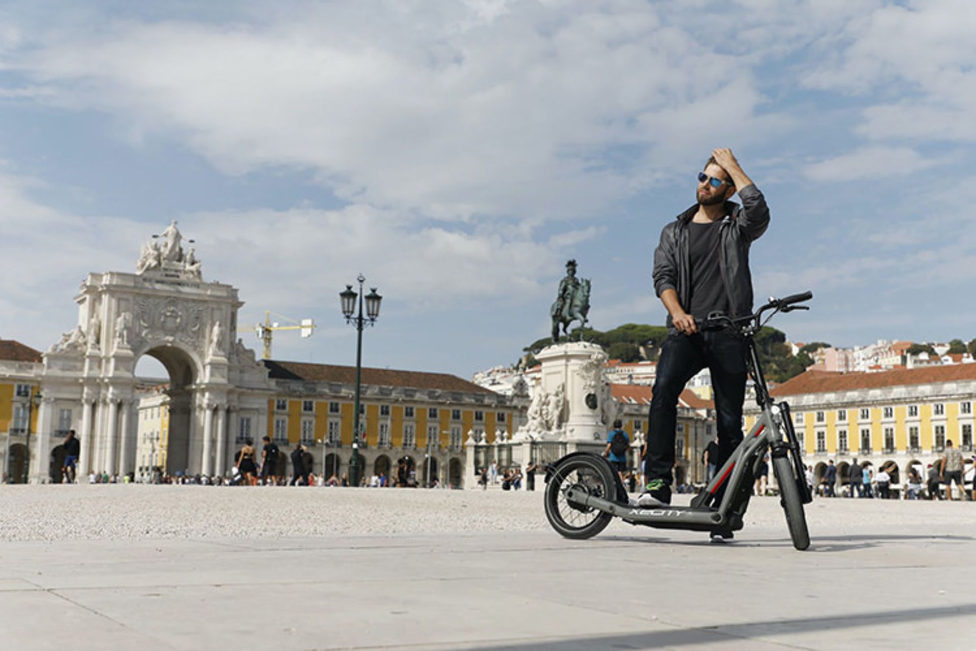 BMW electric scooter X2City / بی ام و اسکوتر برقی