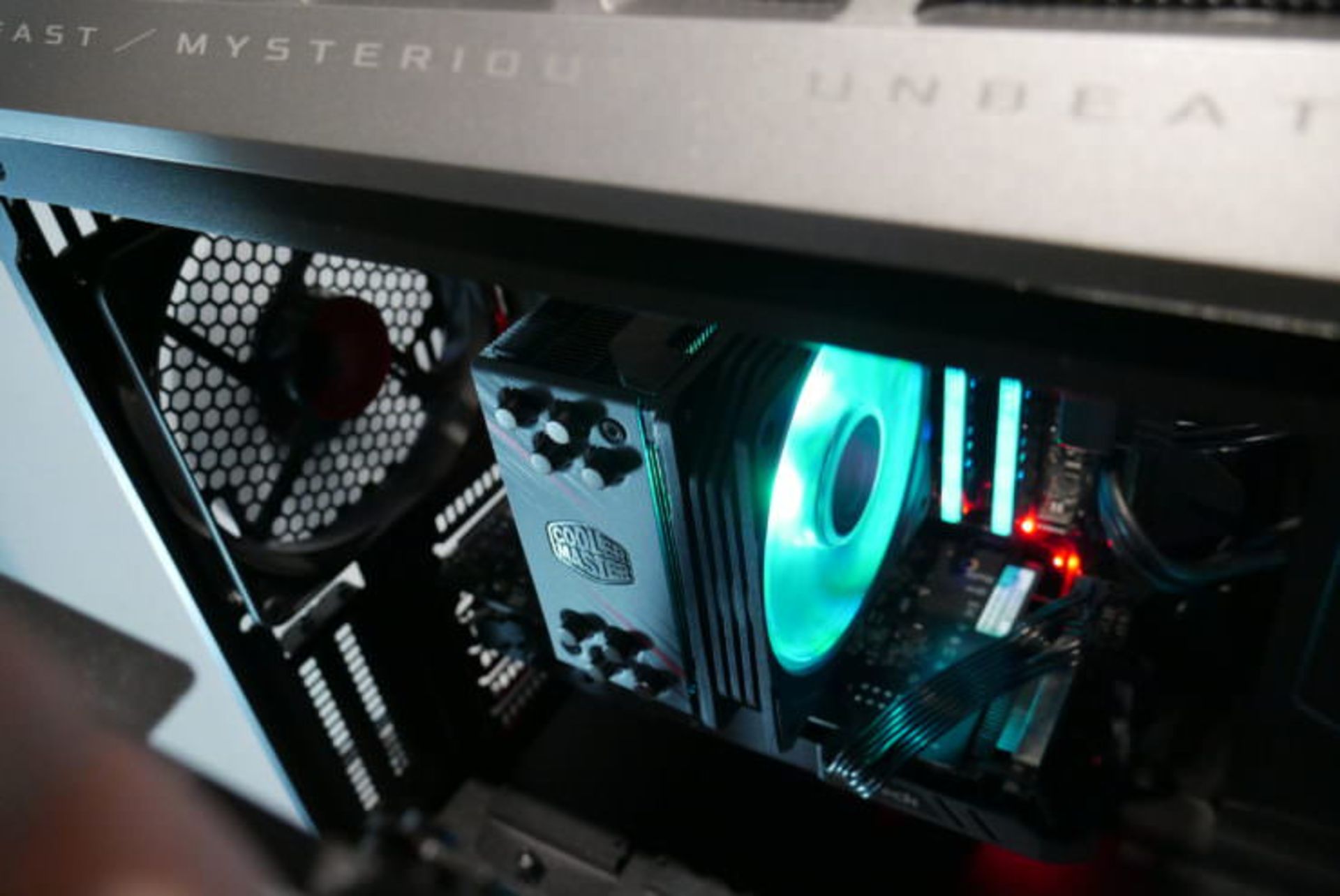 MasterCase H500P Mesh Phantom Gaming Edition و MasterBox K500