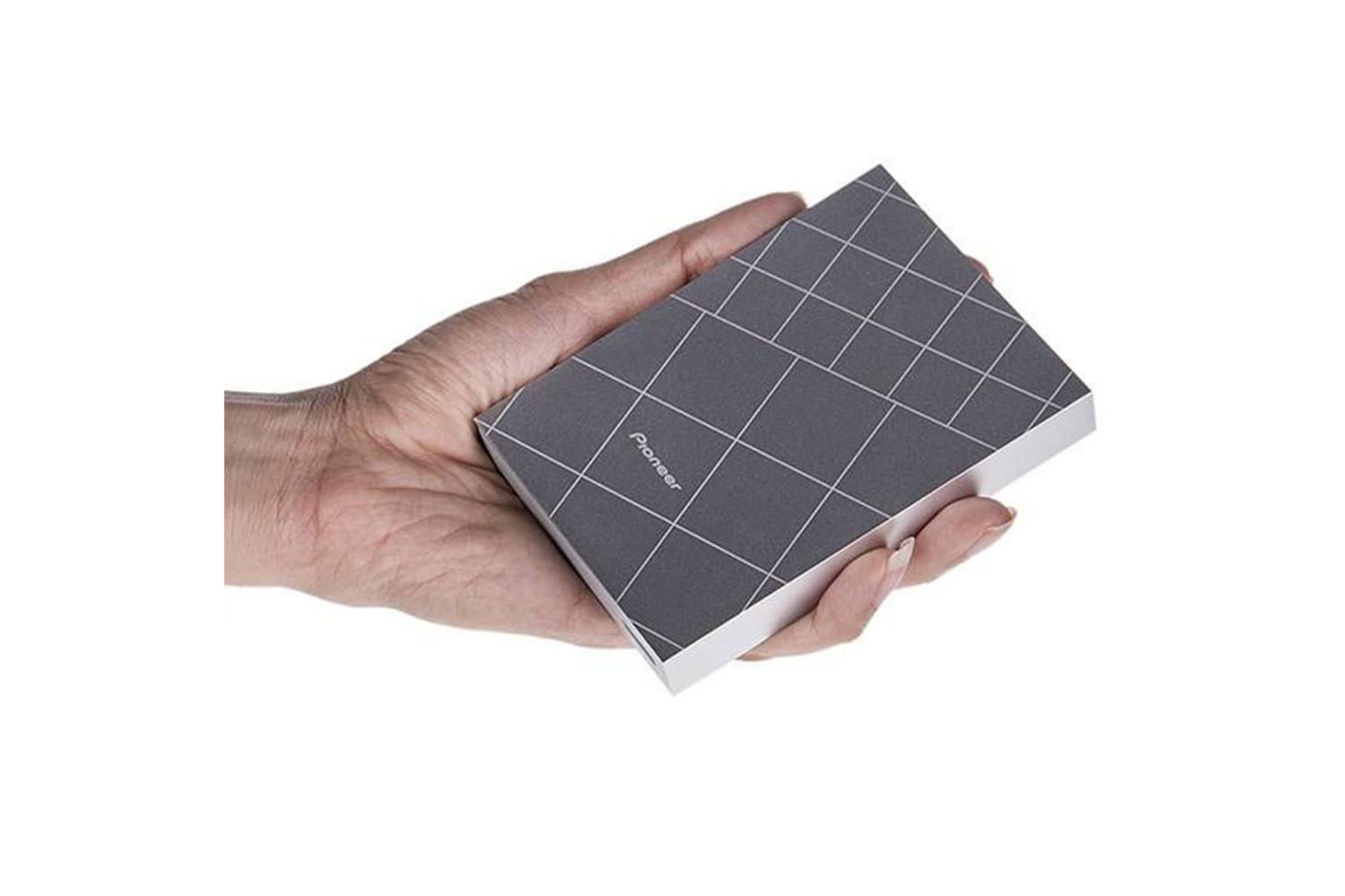 نمای جلو هارد دیسک پایونیر Portable APS-XH01 ظرفیت 1 ترابایت رنگ مشکی